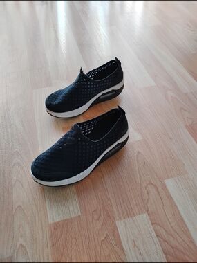 Women's Slip-On Athletic Shoes - Black